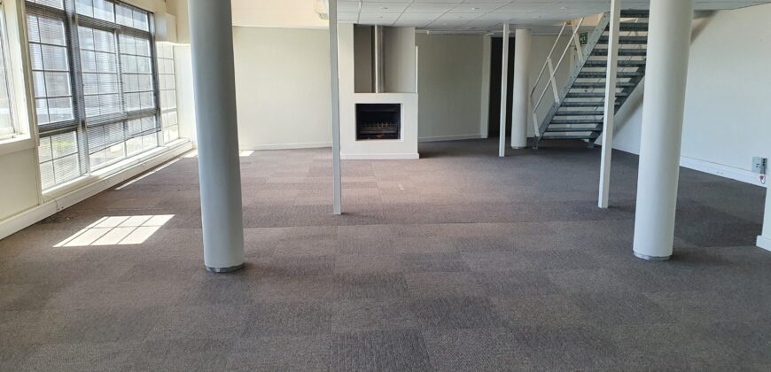 300 m² Office to Rent Green Point
