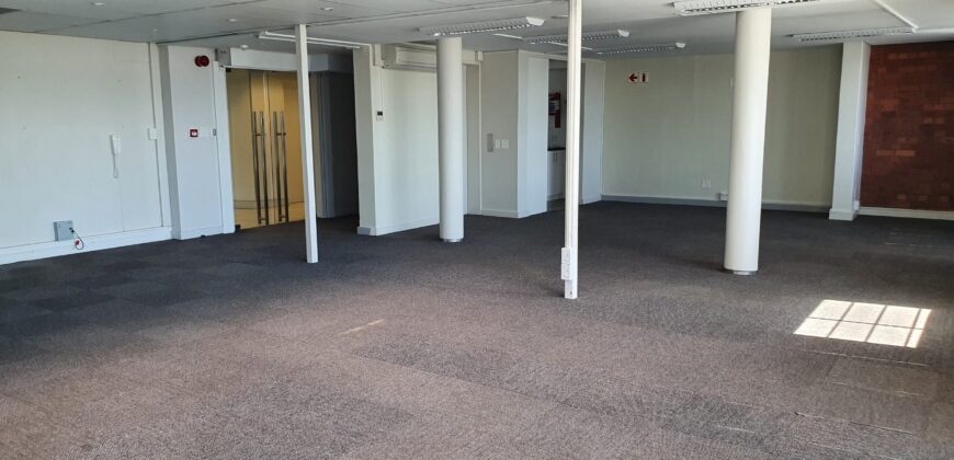 300 m² Office to Rent Green Point