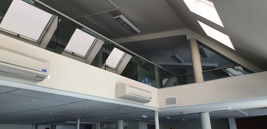 300 m² Office to Rent Green Point