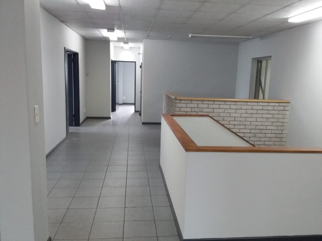 2,651 m² Warehouse to Rent Epping Industria - Image 1