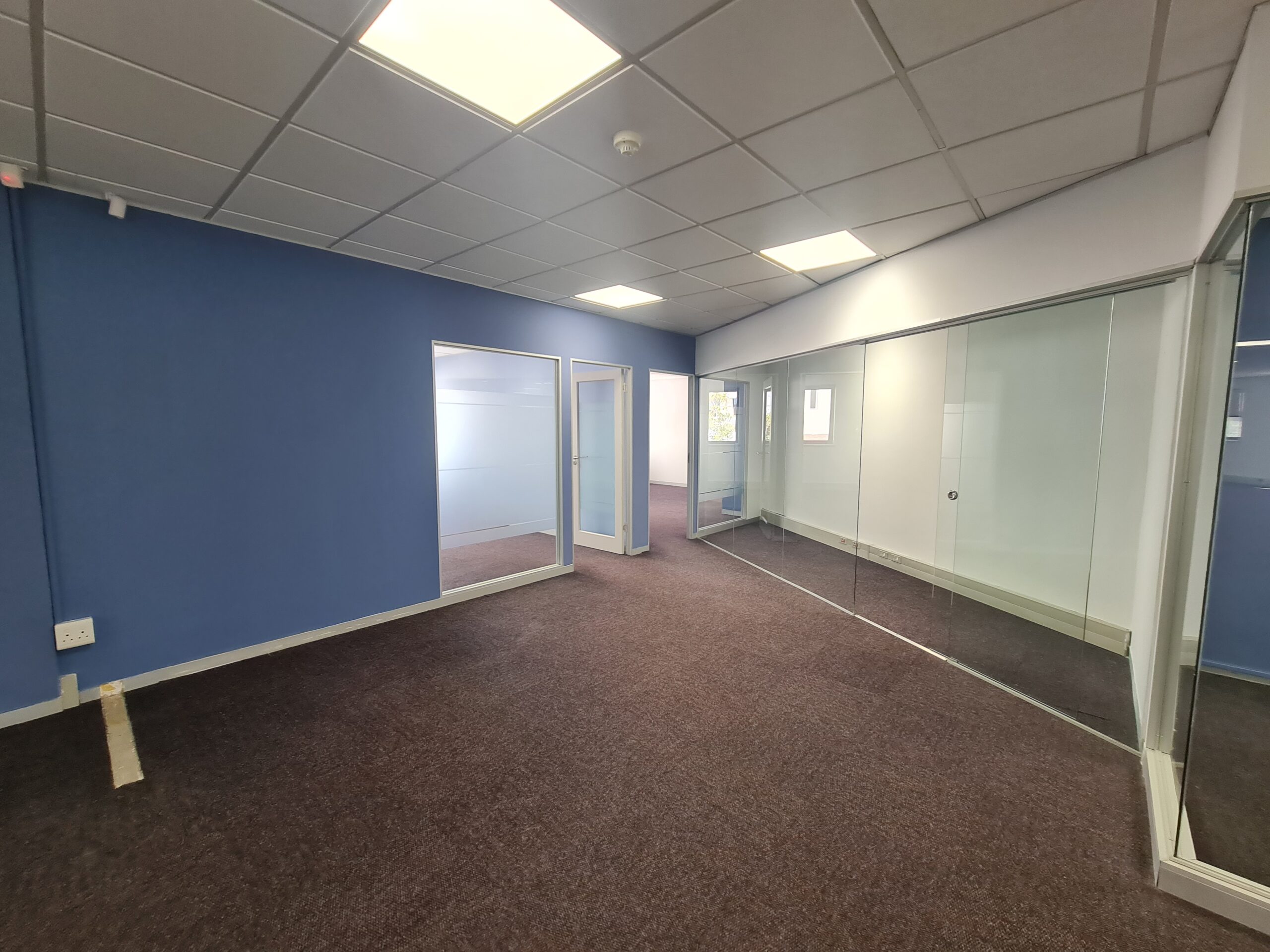302 m² Office to Rent Century City I Northbank Lane