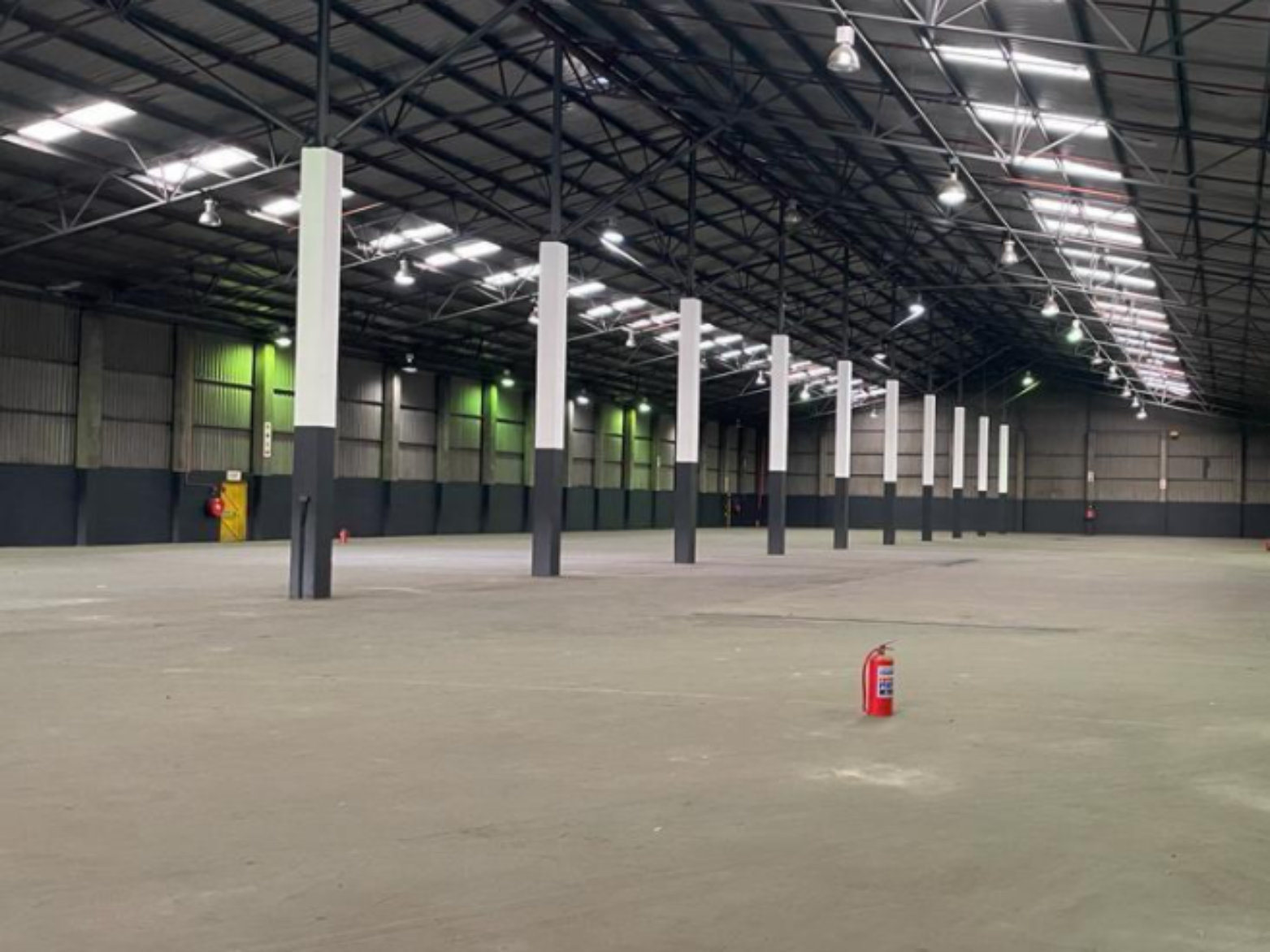 7,745 m² Warehouse to Rent Montague Gardens I Chain Avenue