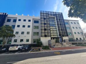 2,200 m² Office Space to Rent Century City I Park One