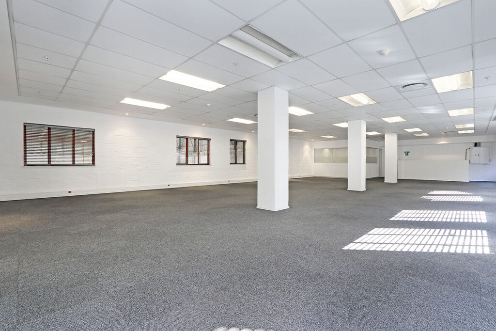6,075 m² Warehouse to Rent Montague Gardens - Image 2