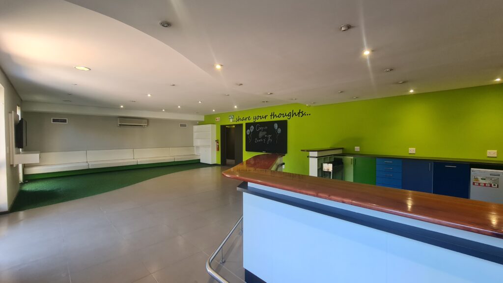 1,818 m² Office to Rent Century City - Image 2
