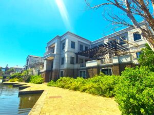 1,818 m² Office to Rent Century City