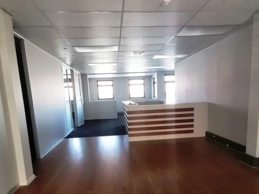315 m² Office for Sale Century City I Boulevard Place - Image 2