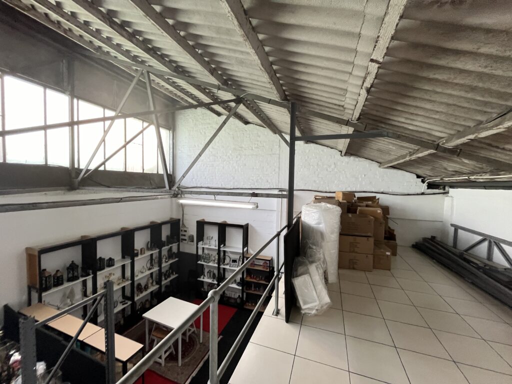 Warehouse to rent in Epping