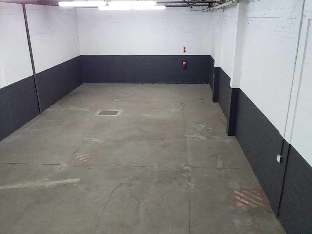 Warehouse to rent in Epping