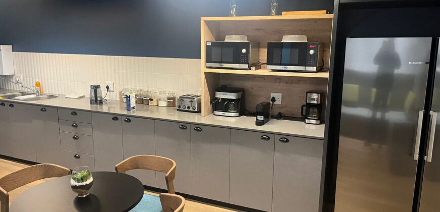 2,362 m² Office to Rent Century City I Park One