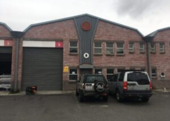 365 m² Warehouse to Rent Montague Gardens I Twickenham Park