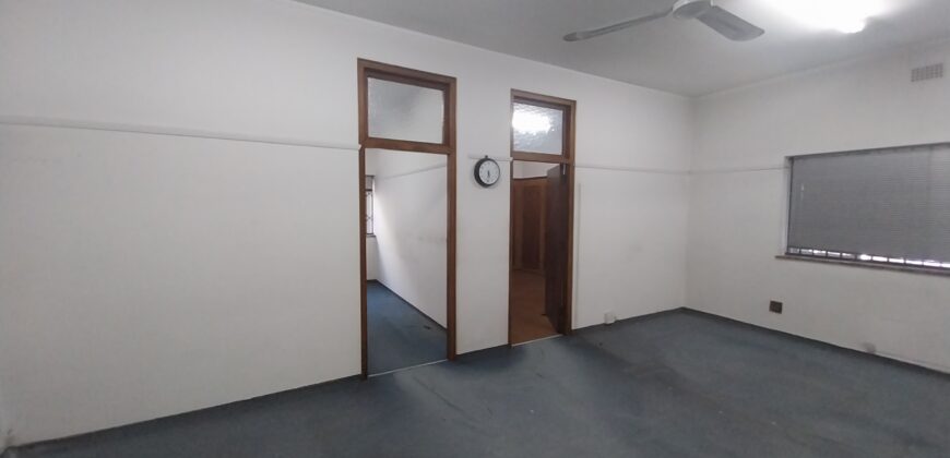 188 m² Office to Rent Rondebosch I 10 Main Road