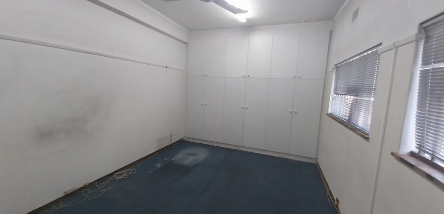 188 m² Office to Rent Rondebosch I 10 Main Road