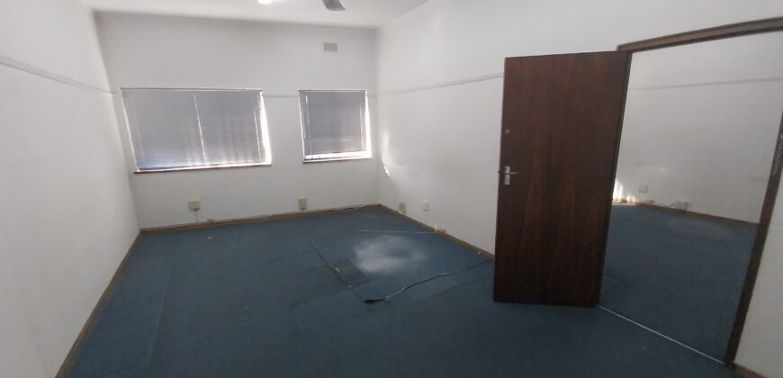 188 m² Office to Rent Rondebosch I 10 Main Road