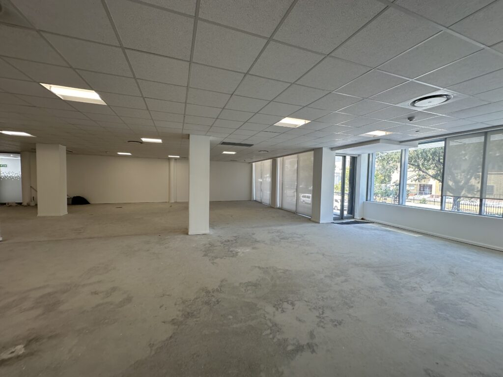 333 m² Office to Rent Waterfront I The Pavilion - Image 2