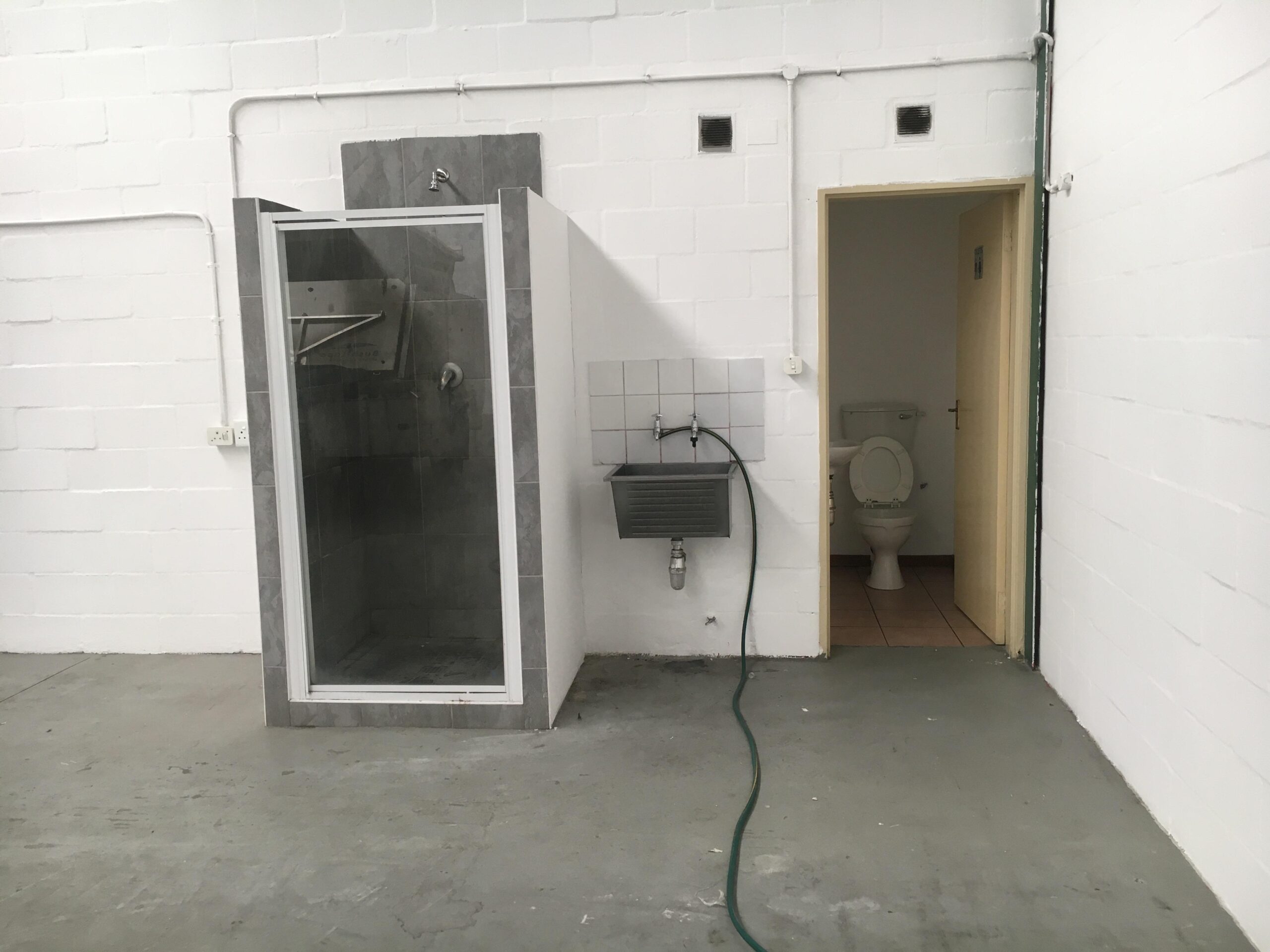 395 m² Warehouse to Rent Killarney Gardens I Killarney Plaza