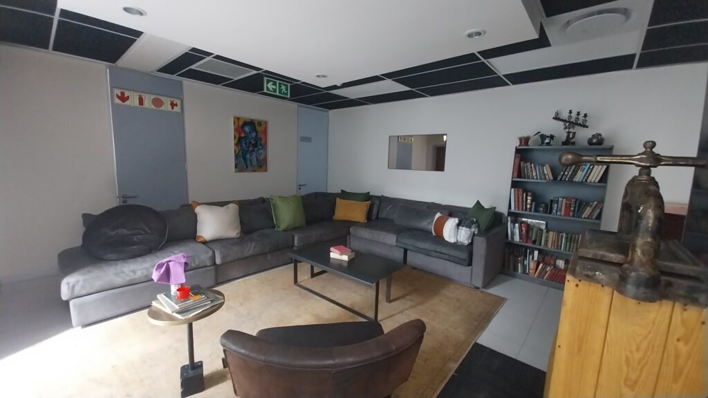 Serviced Office to Rent Ideas Cartel I Claremont - Image 2