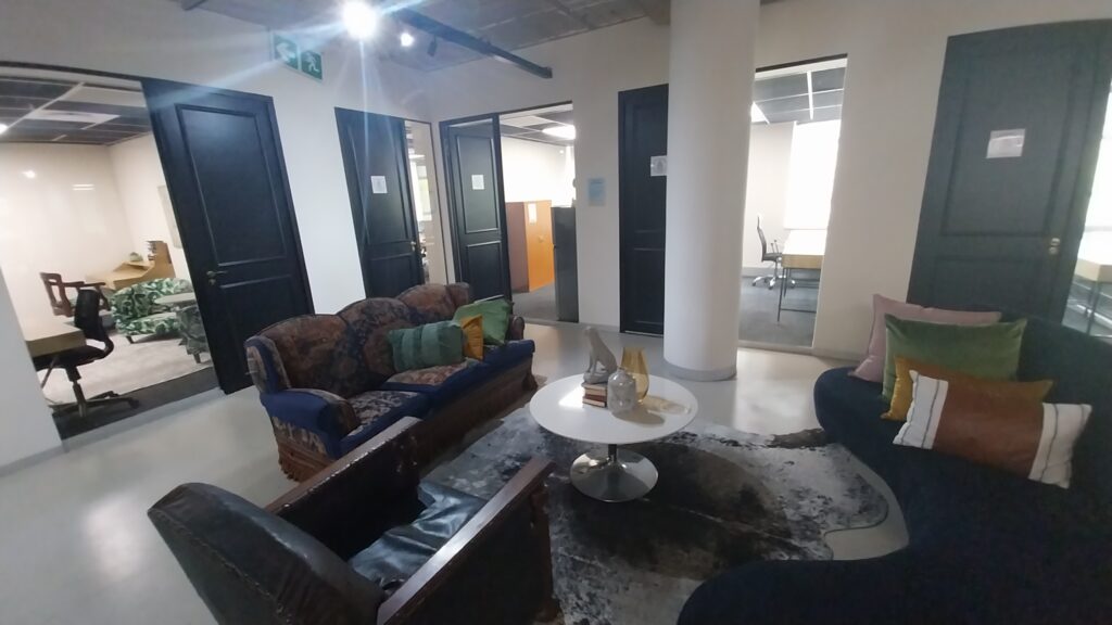 Serviced Office to Rent Ideas Cartel I Claremont - Image 3