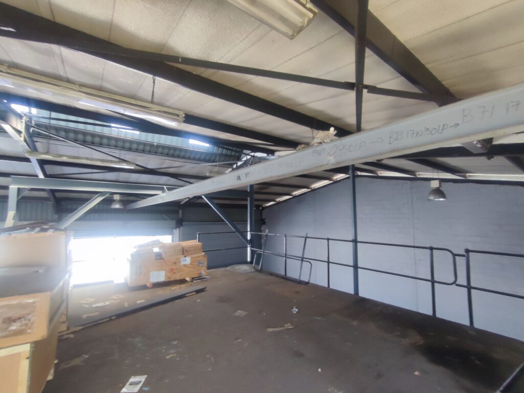 Warehouse to Let Airport Industria
