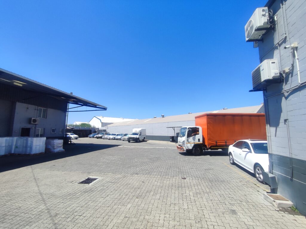 Warehouse to Let Airport Industria