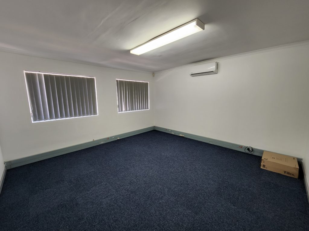 Warehouse to Rent Airport Industria - 28 Manhattan Drive