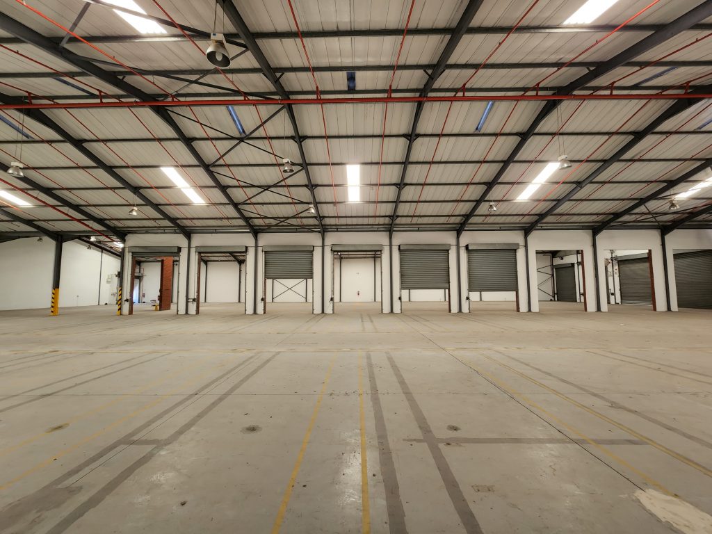 Warehouse to Rent Airport Industria - 28 Manhattan Drive
