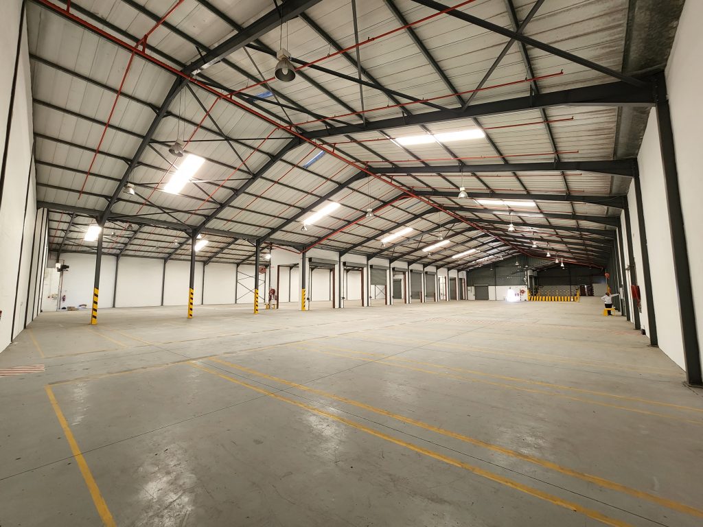 Warehouse to Rent Airport Industria - 28 Manhattan Drive