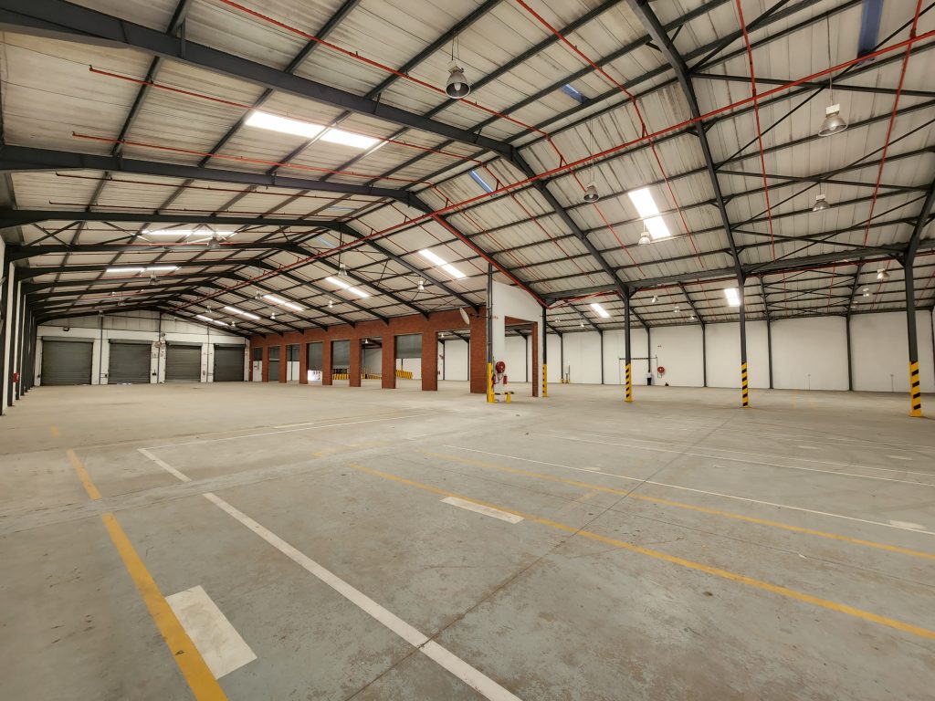 Warehouse to Rent Airport Industria - 28 Manhattan Drive