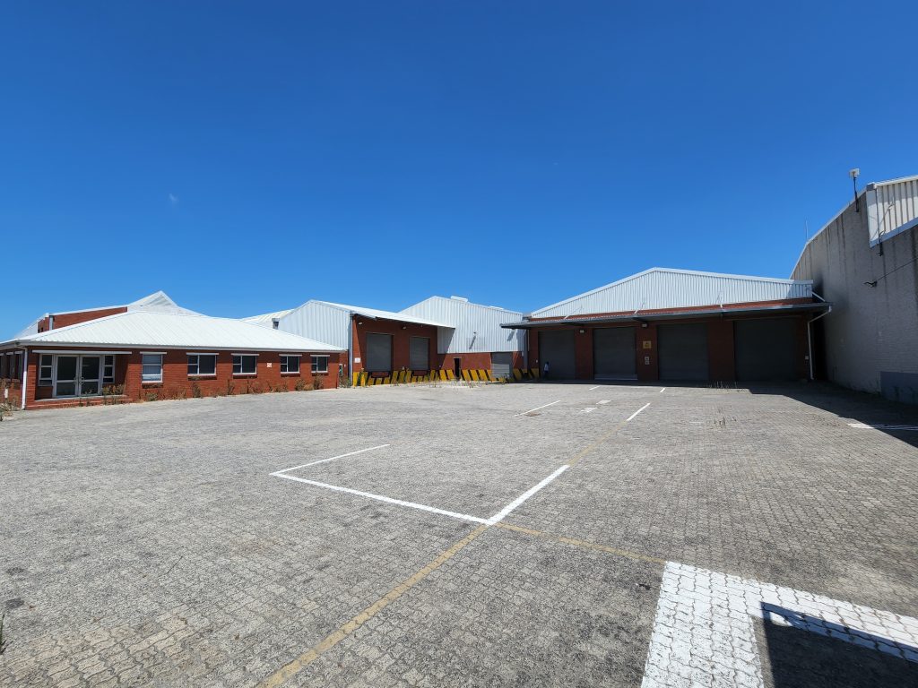 Warehouse to Rent Airport Industria - 28 Manhattan Drive
