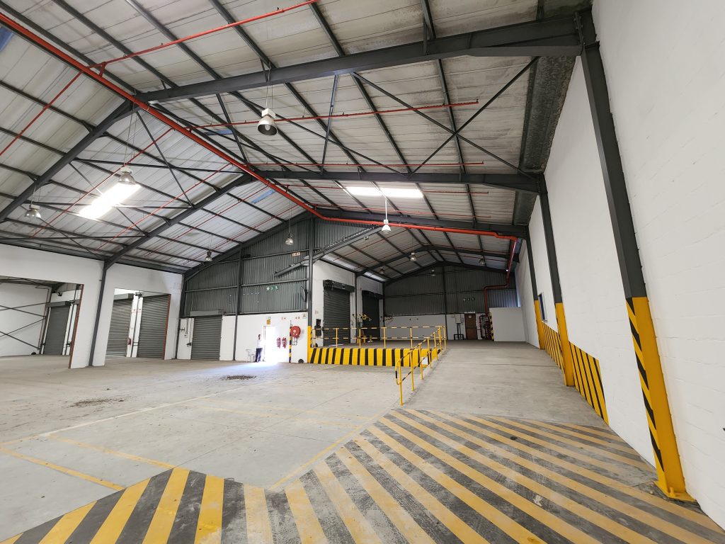 Warehouse to Rent Airport Industria - 28 Manhattan Drive