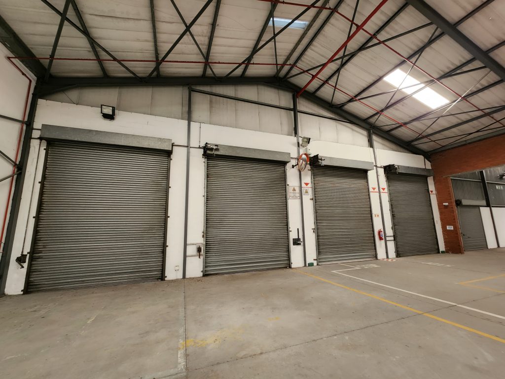 Warehouse to Rent Airport Industria - 28 Manhattan Drive