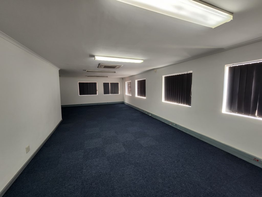 Warehouse to Rent Airport Industria - 28 Manhattan Drive