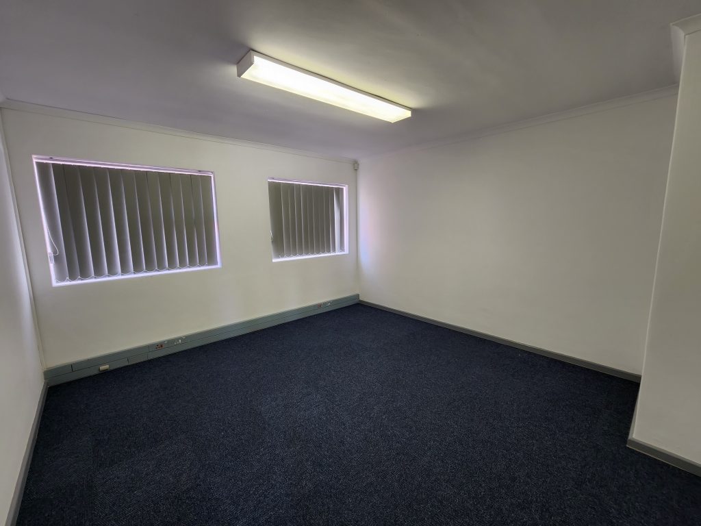 Warehouse to Rent Airport Industria - 28 Manhattan Drive