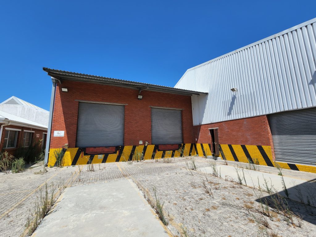 Warehouse to Rent Airport Industria - 28 Manhattan Drive