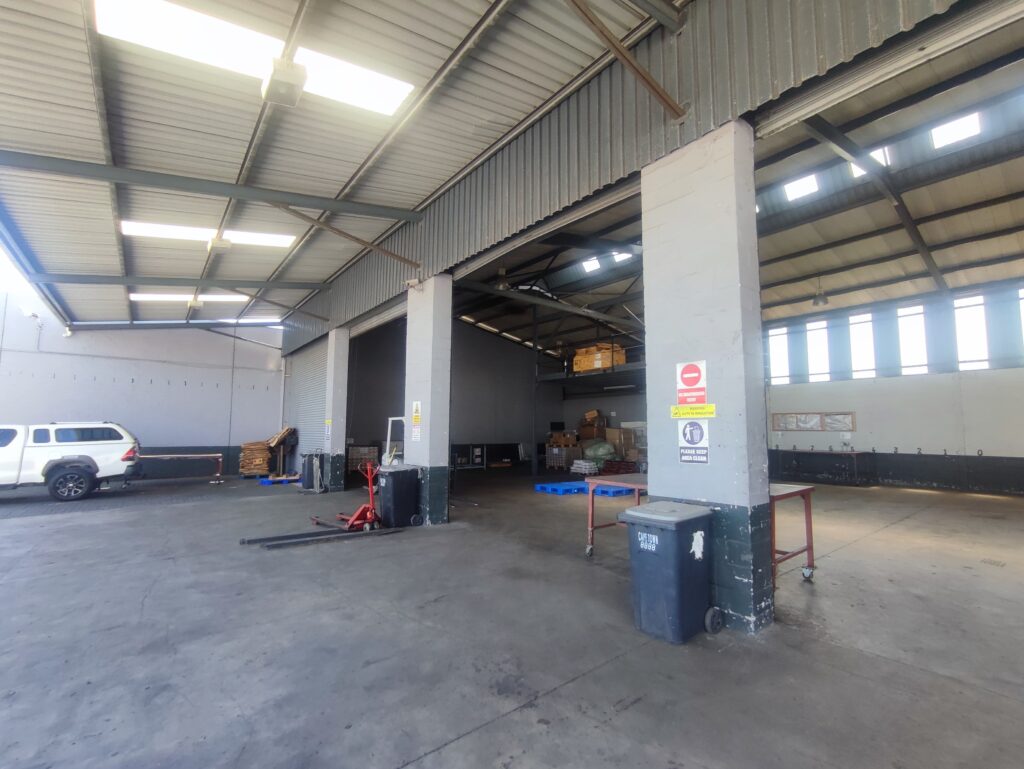 Warehouse to Let Airport Industria