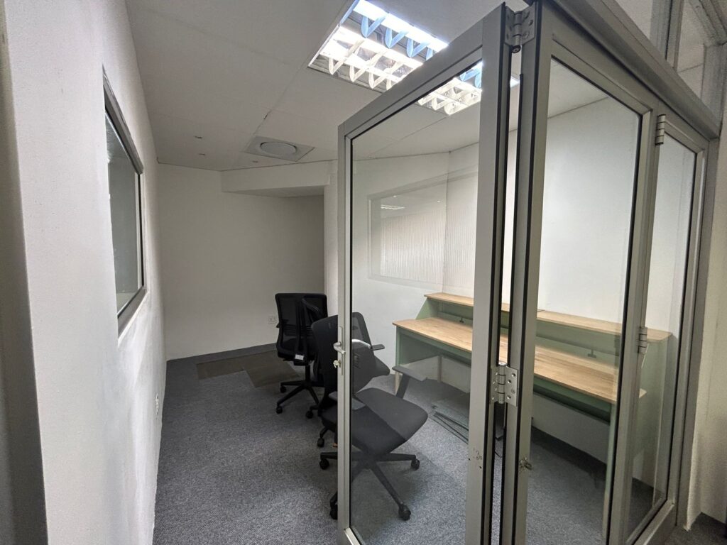 Retail Property to Rent Claremont