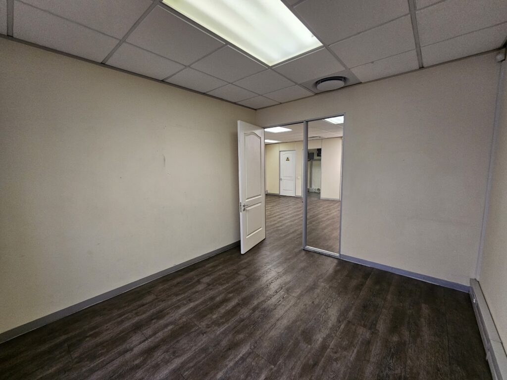 267 m² Office to Rent Montague Gardens - Image 9