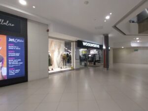 58 m² Retail Space to Rent Parrow Center