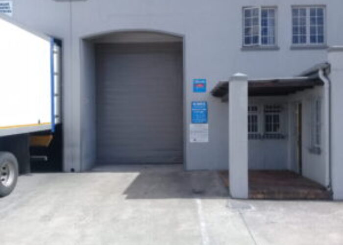 204 m² Warehouse to Airport Industria