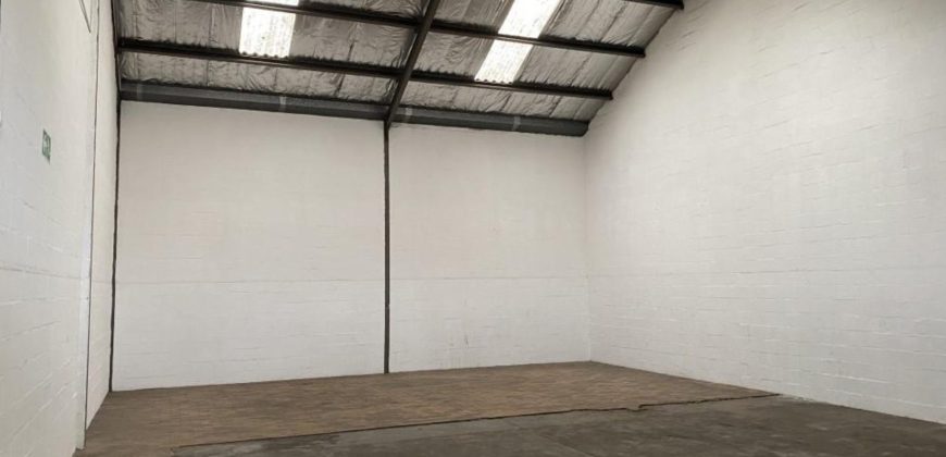 204 m² Warehouse to Airport Industria