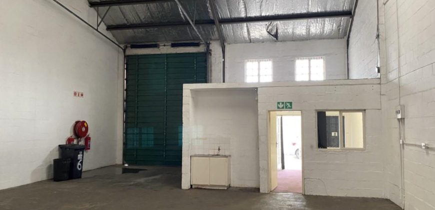 204 m² Warehouse to Airport Industria