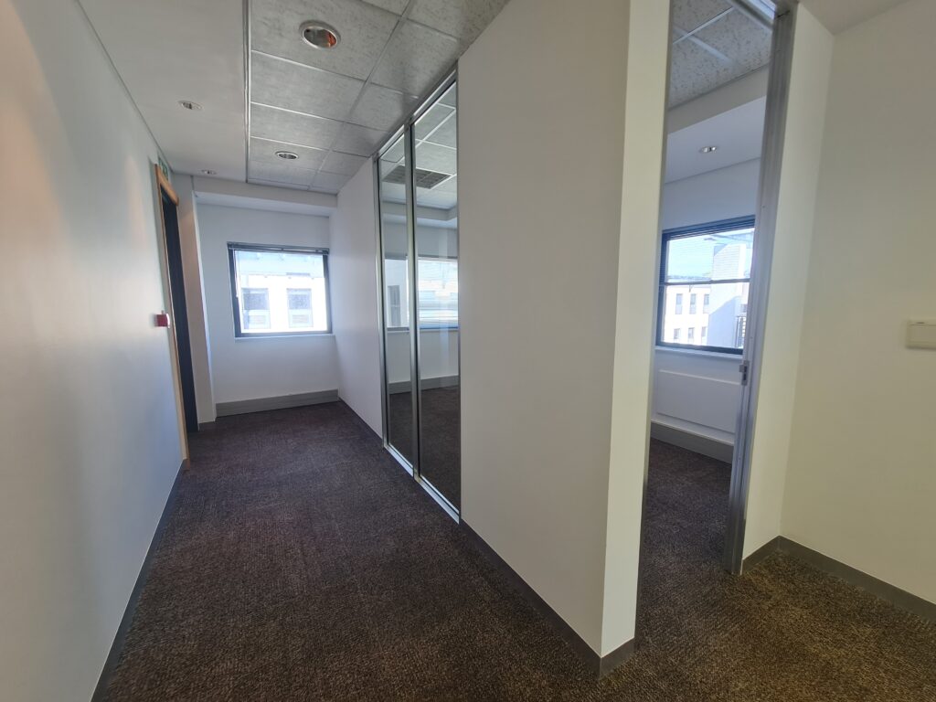 211 m² Office to Rent Century City I Knowledge Park - Image 2