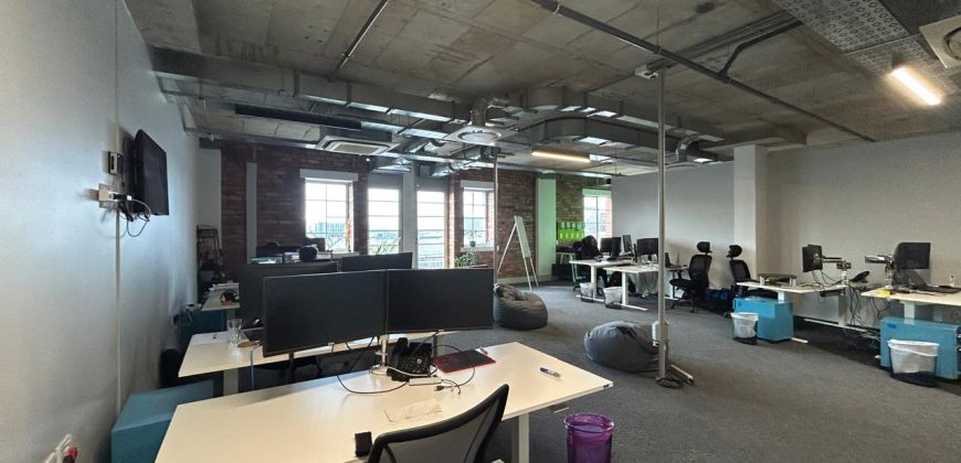 1,211 m² Office Space to Rent Green Point