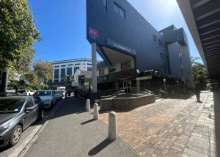 478 m² Office to Rent Claremont I Renewal house