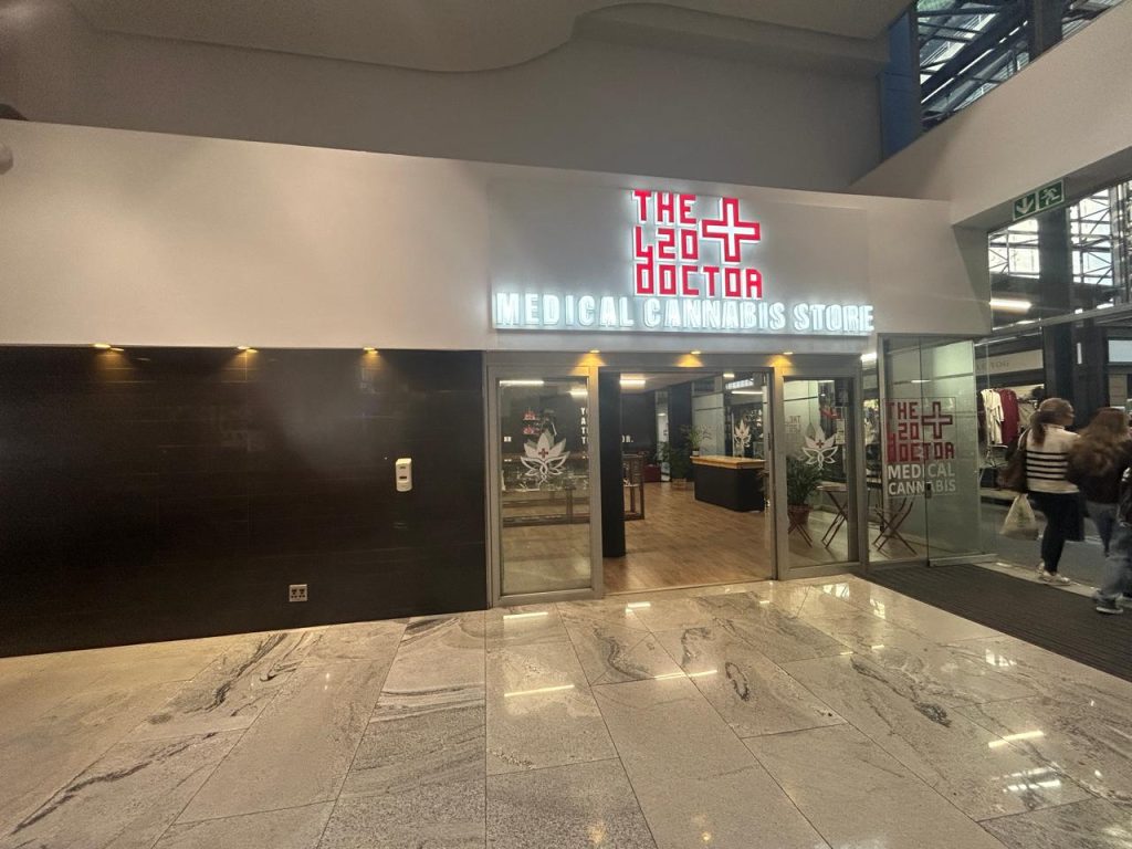 Retail Space to Rent - Galleria, Claremont