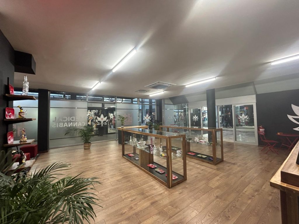 Retail Space to Rent - Galleria, Claremont