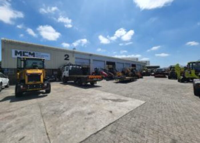 915 m² Warehouse to Rent Airport Industria I 2 Montreal Drive