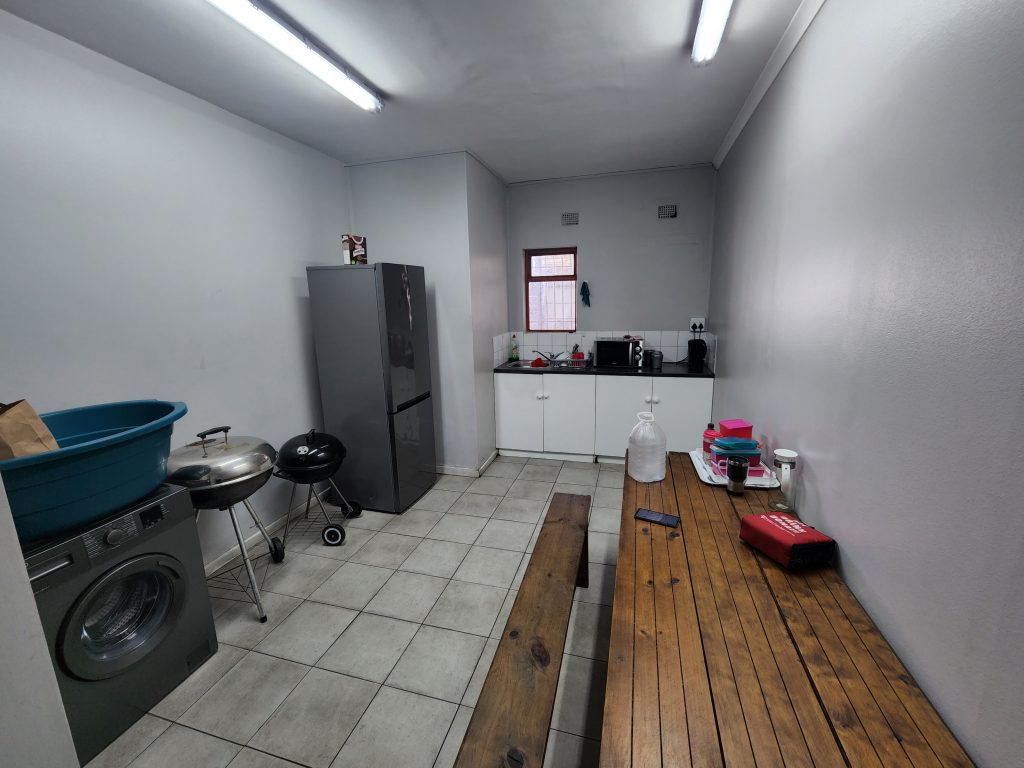 Warehouse to Rent Airport Industria - 2 Montreal Drive
