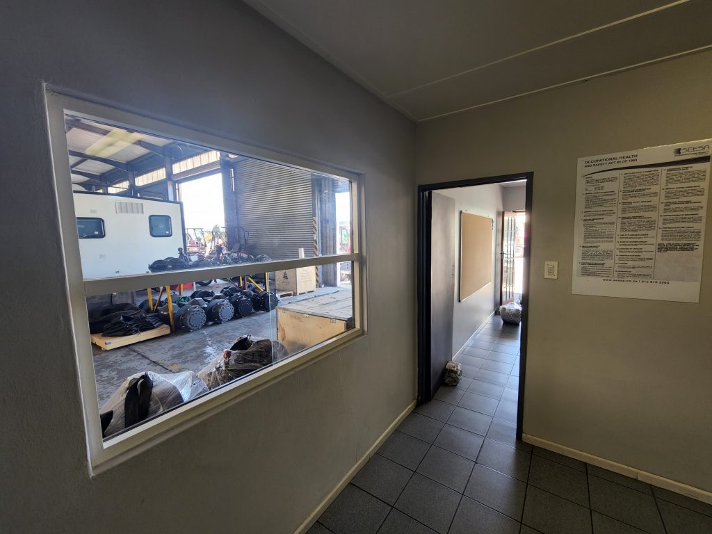 Warehouse to Rent Airport Industria - 2 Montreal Drive