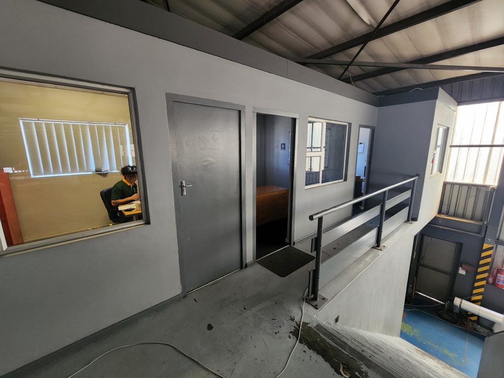 Warehouse to Rent Airport Industria - 2 Montreal Drive